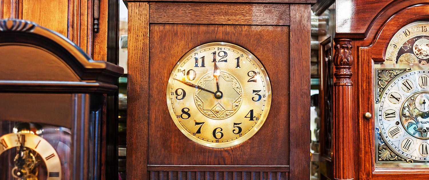 Старые часы Ховард Миллер. Howard Miller 5 циферблатов. Colonial Clock часы. Antique grandfather Clock.